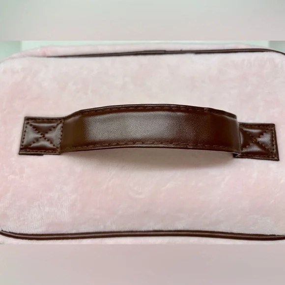 Juicy Couture travel cosmetics case - NWT - Picture 2 of 6